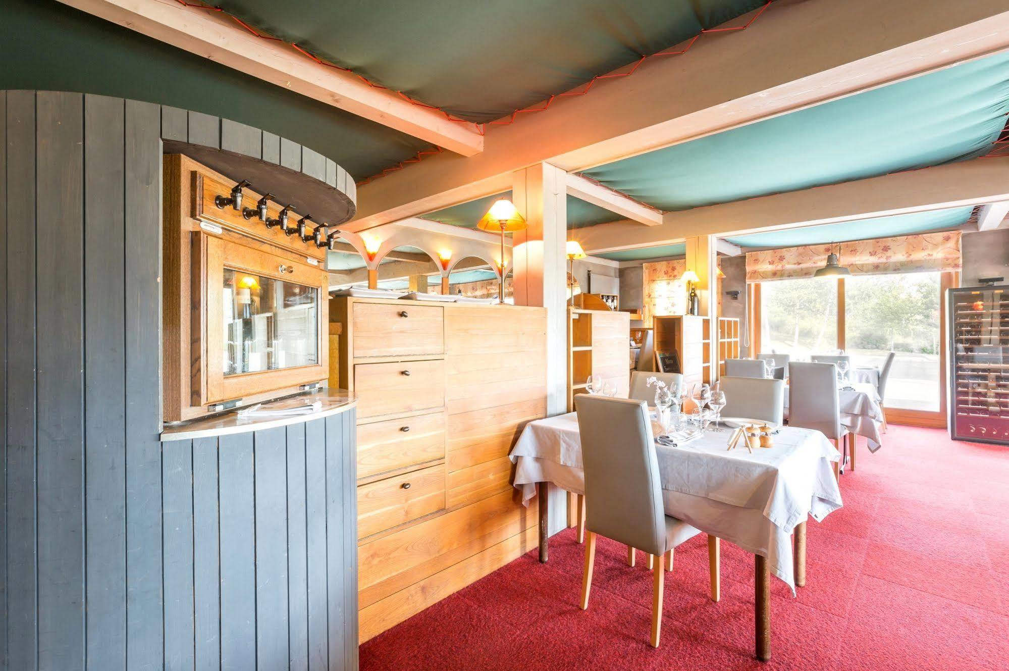 Hotel Restaurant La Tour Dunieres Екстер'єр фото