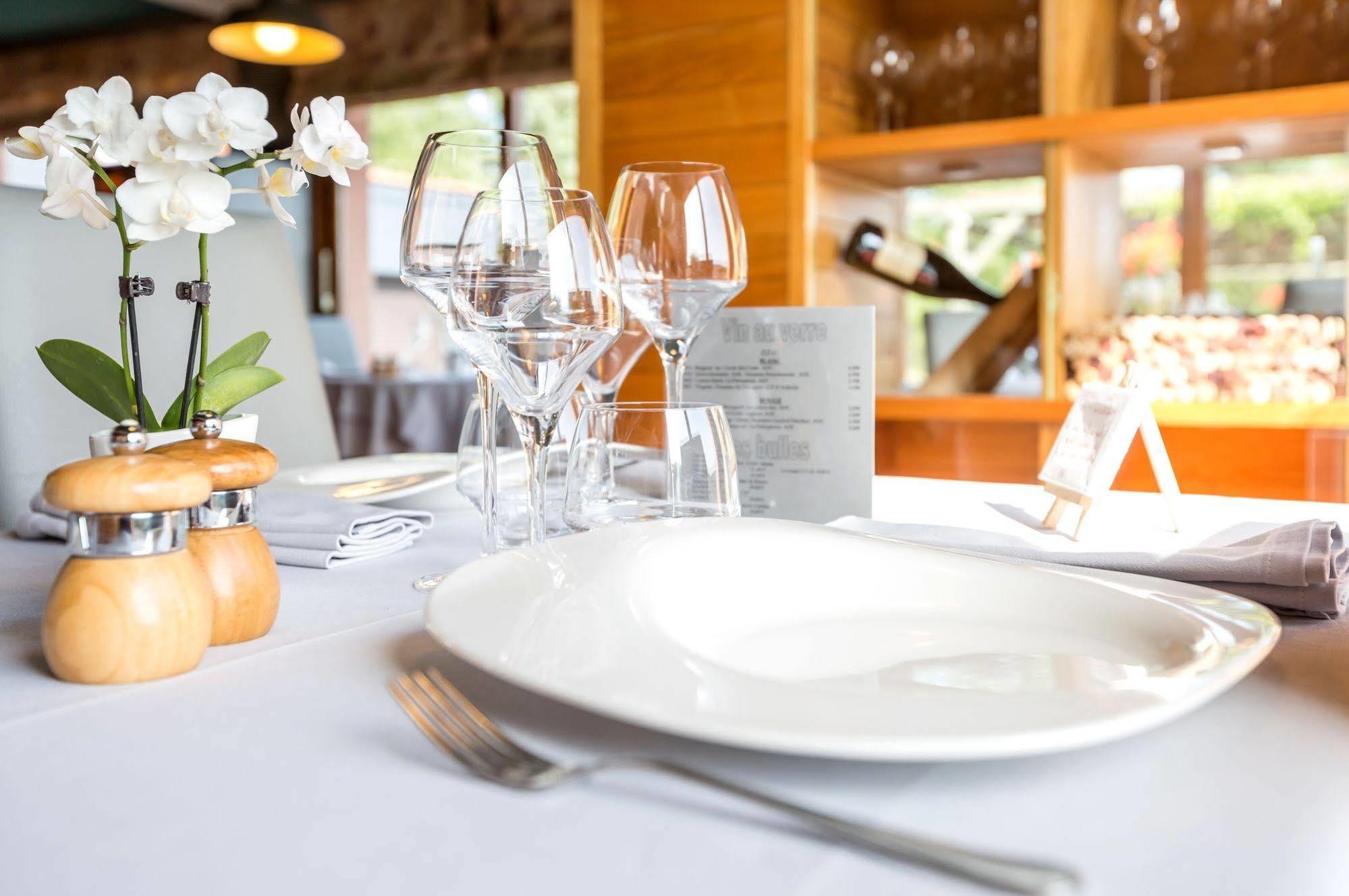 Hotel Restaurant La Tour Dunieres Екстер'єр фото