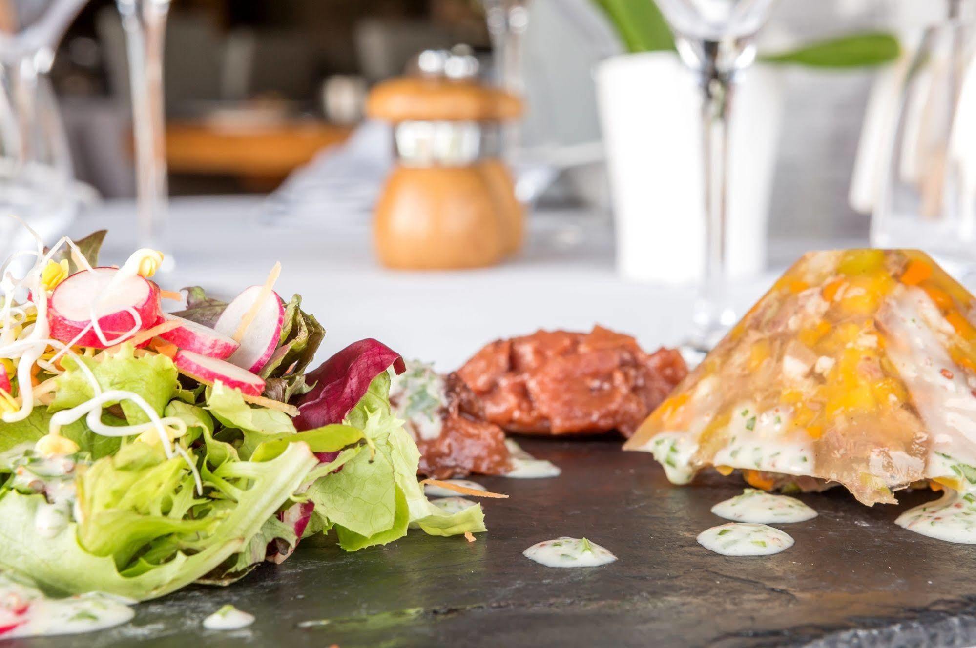 Hotel Restaurant La Tour Dunieres Екстер'єр фото
