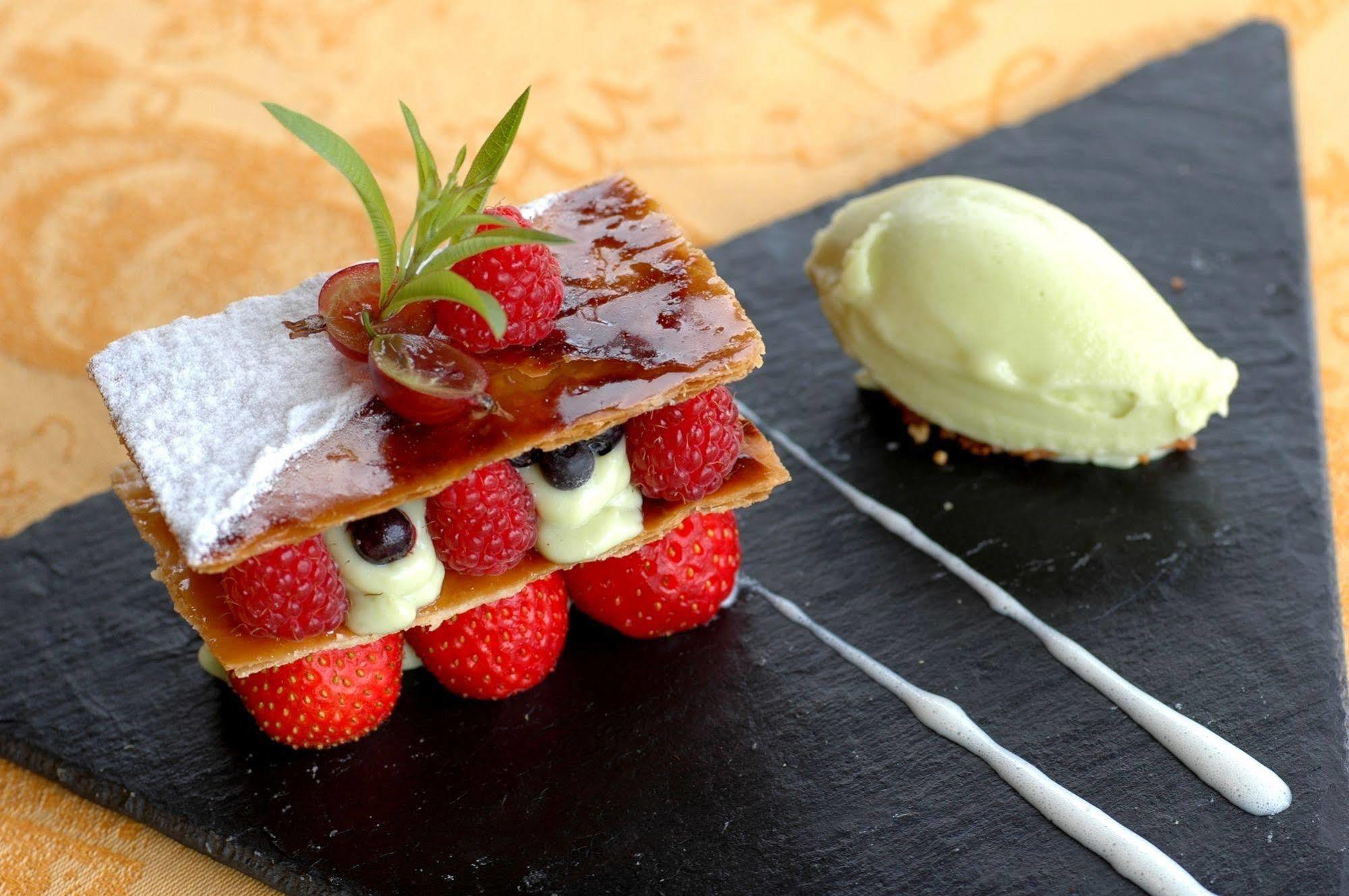 Hotel Restaurant La Tour Dunieres Екстер'єр фото